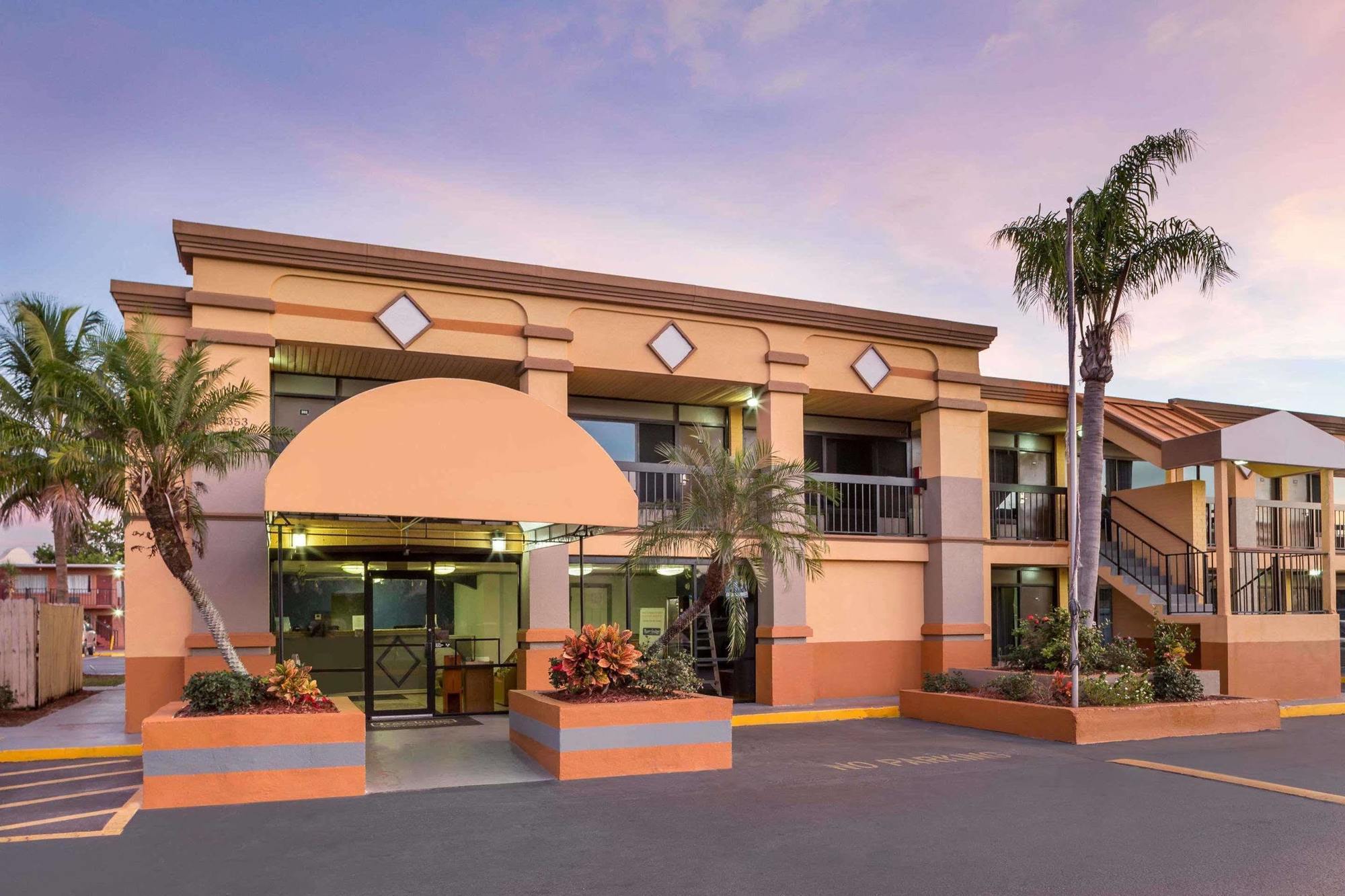 Travelodge By Wyndham Fort Myers North North Fort Myers Kültér fotó