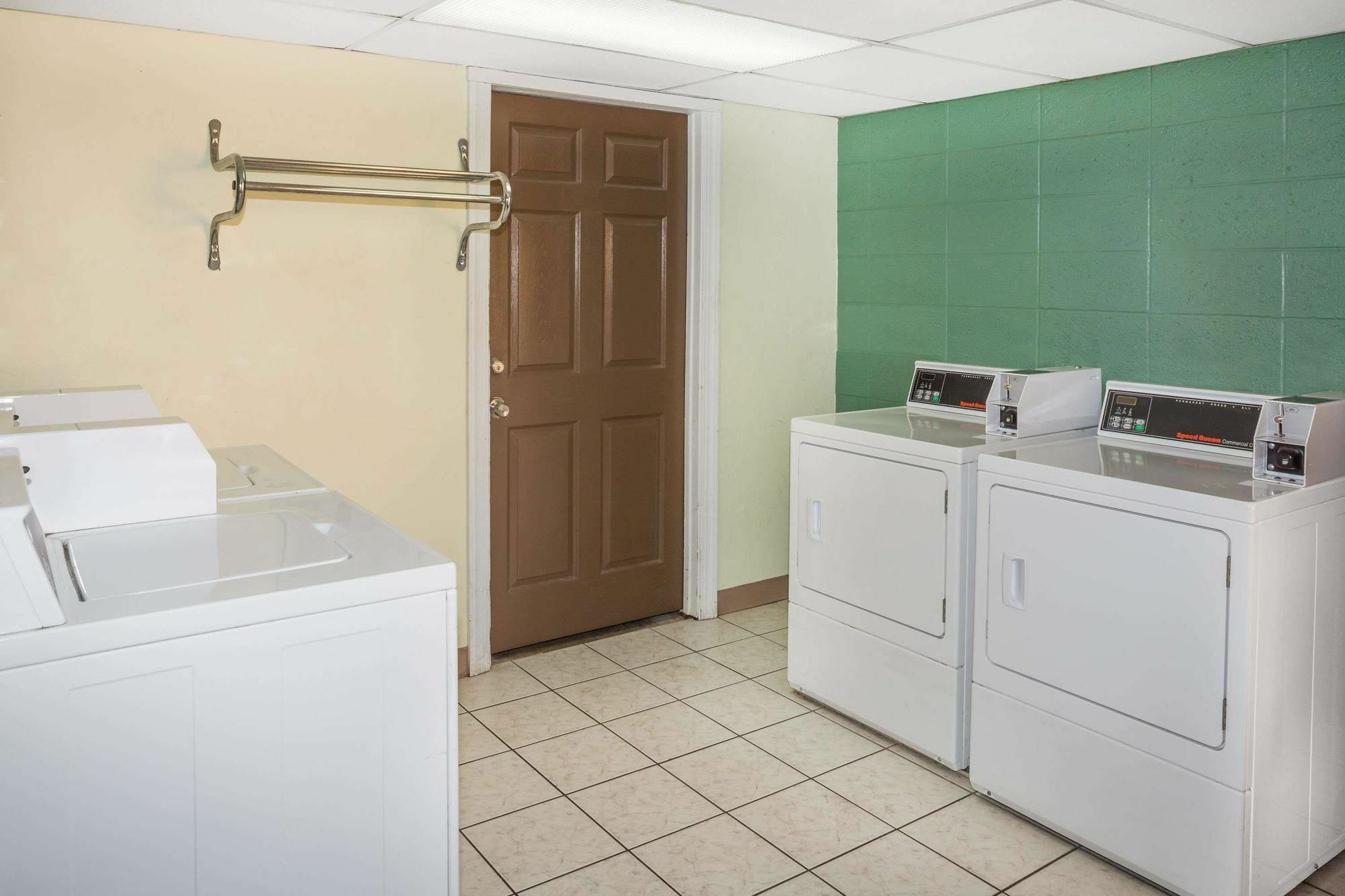 Travelodge By Wyndham Fort Myers North North Fort Myers Kültér fotó