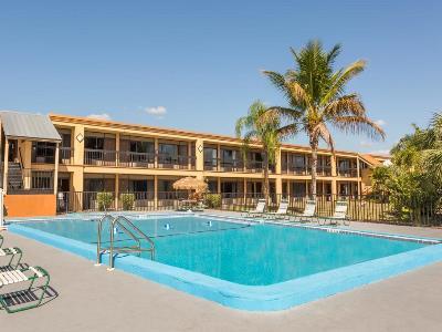 Travelodge By Wyndham Fort Myers North North Fort Myers Kültér fotó